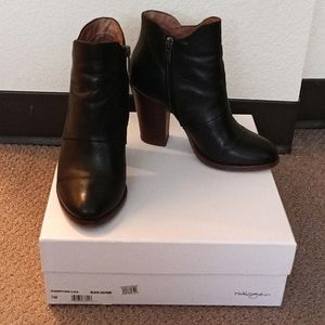 Halogen Habrynn-Lea black leather ankle bootie